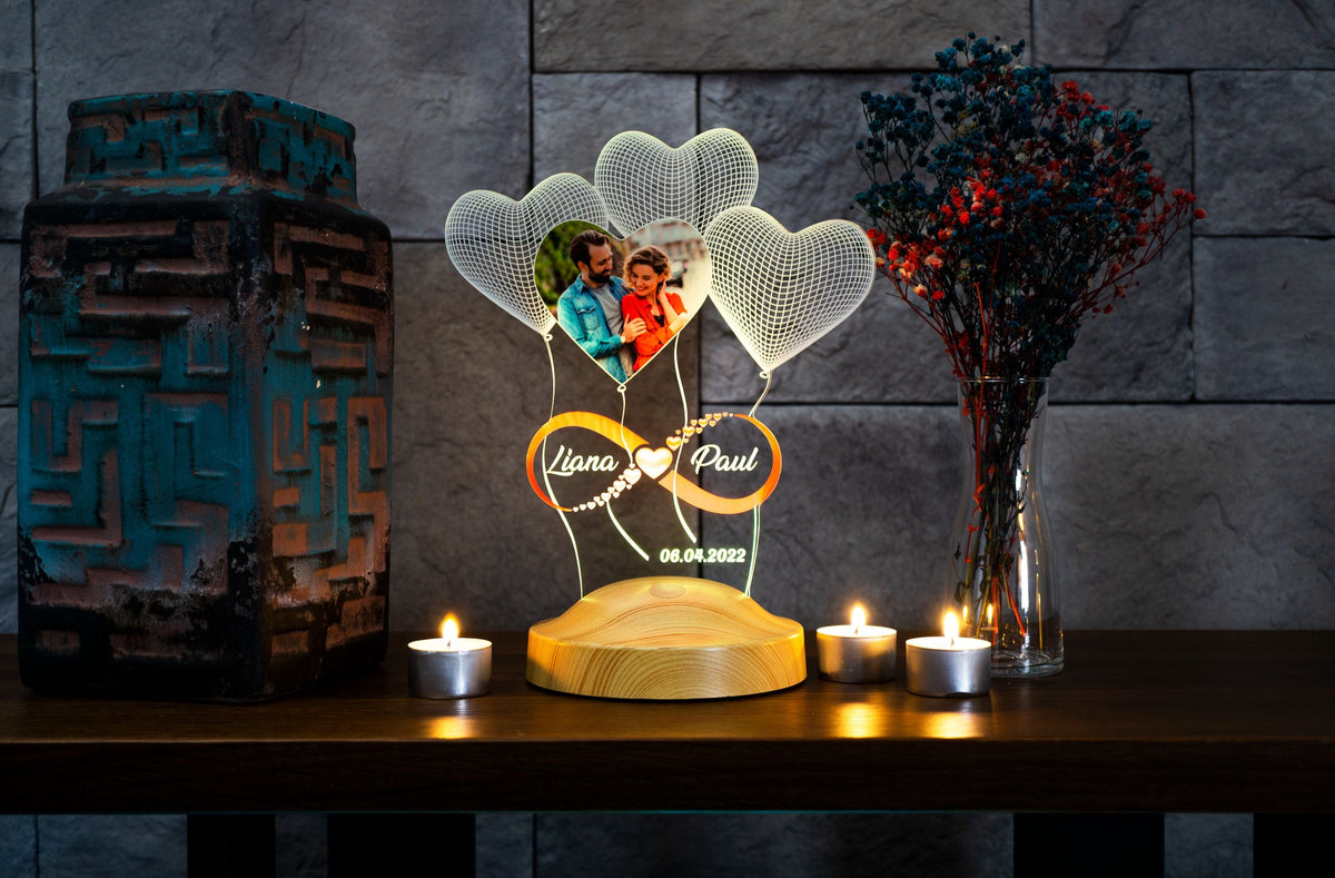 Foto Lampe „Unendliche Liebe“ – mit eigenem Bild, Namen & Datum