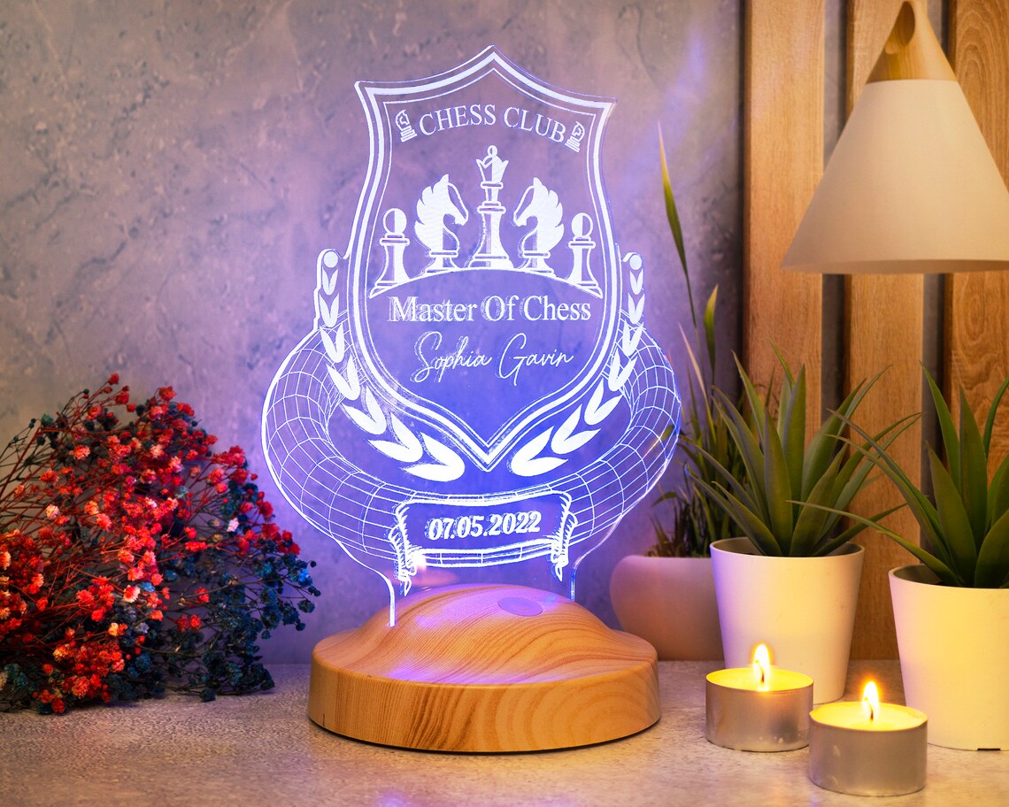 Schachliebhaber, Chess Geschenk für Schachspieler, 3D LED Lampe als Schach Trophäe, Für Schach Profis und Schachturnier