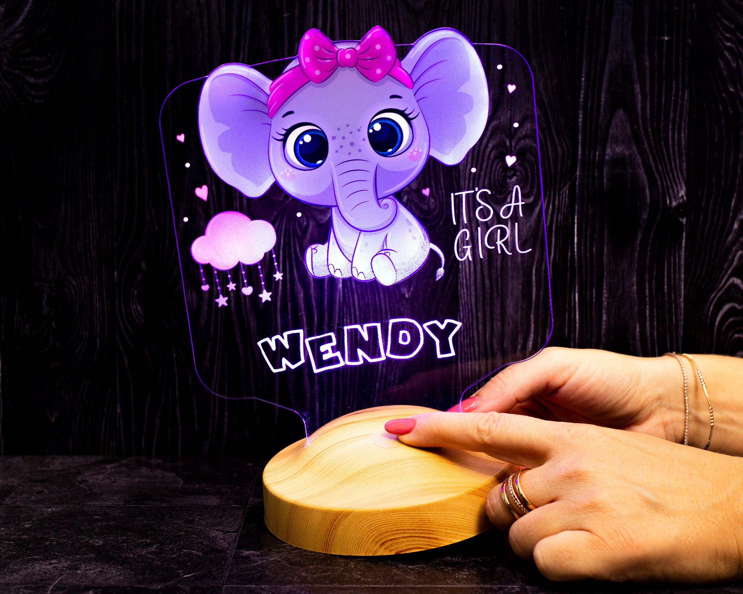 Baby Elefant Baby Geschenk, Elefanten LED Lampe als Nachttisch fürs Kinderzimmer mit Namensgravur, Weihnachtsgeschenk Mädchen oder Jungen