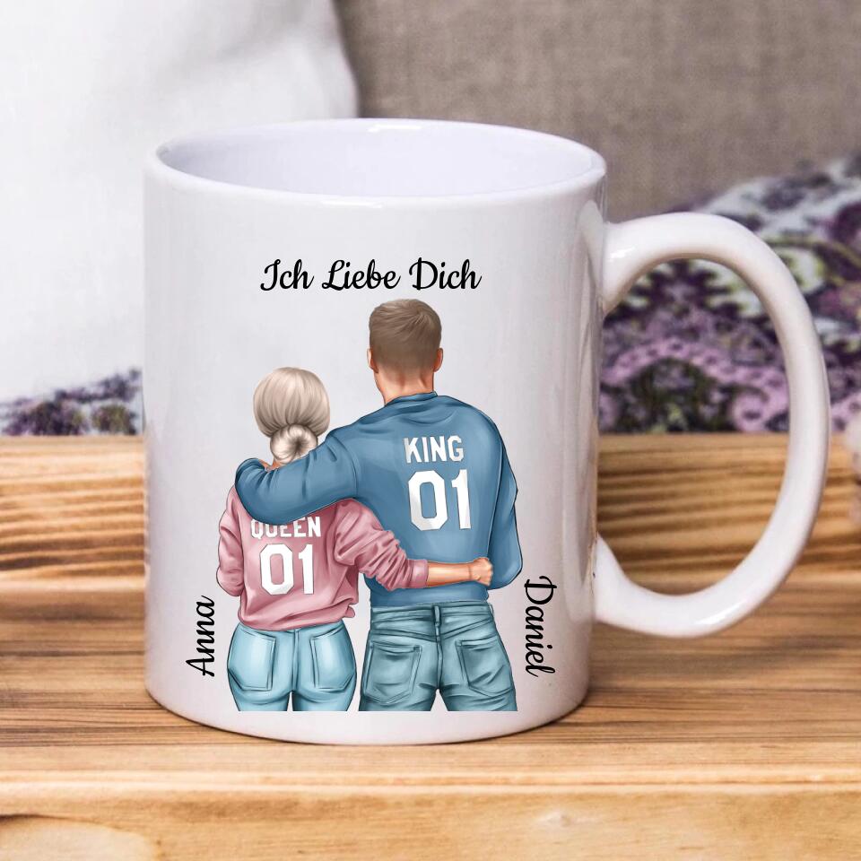 Personalisierte Tasse mit Paar stehend und Herzen