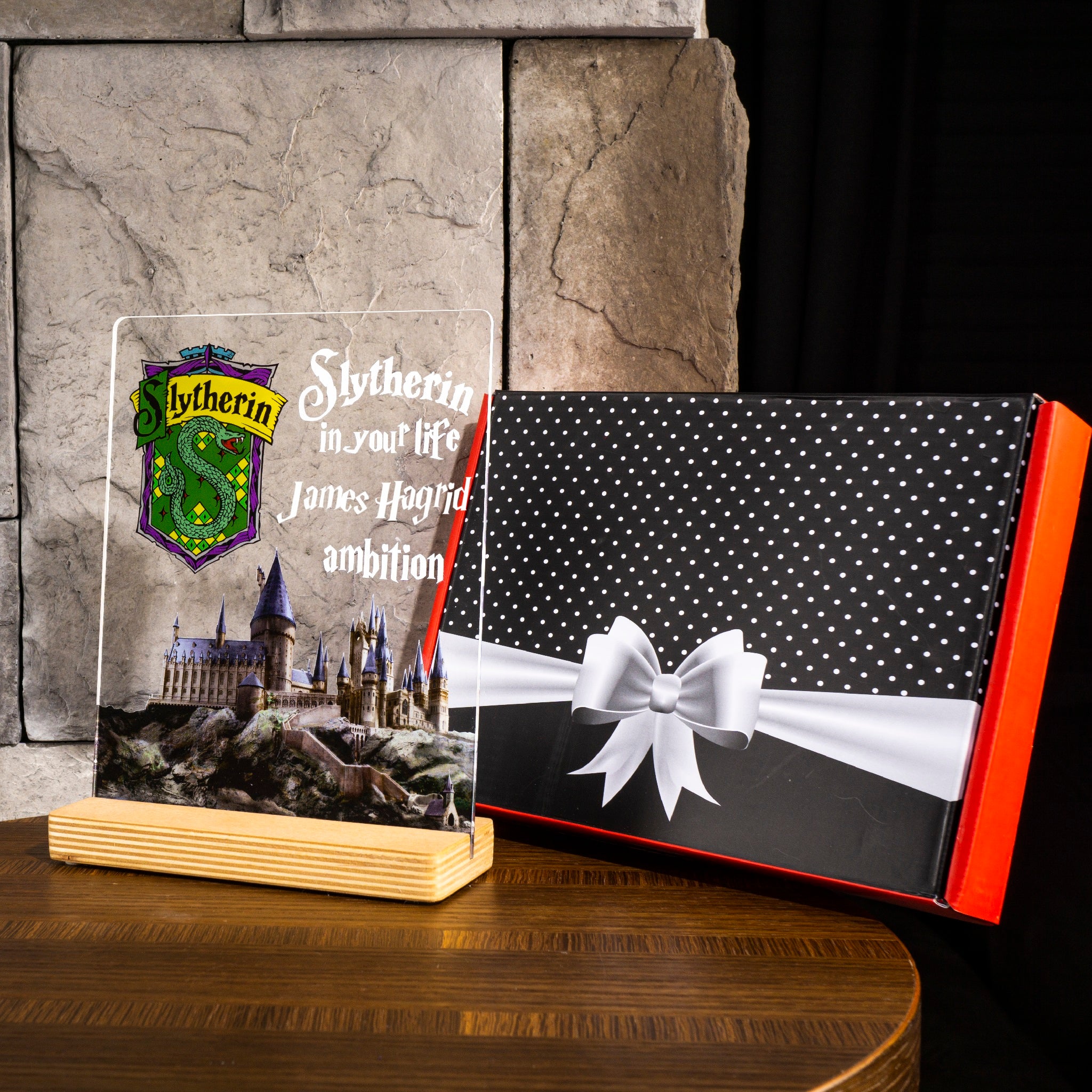 Harry Potter Hogwarts Slytherin Personalisierte Geschenk mit UV-Druck Holzaufsteller & Geschenkbox
