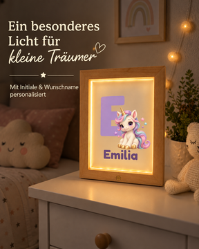 Einhorn Nachtlicht mit Initiale und Wunschname im Kinderzimmer