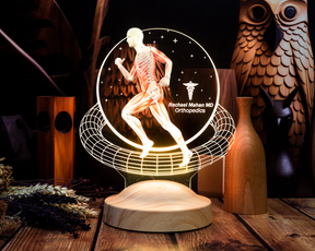 Orthopädie Arzt Personalisierte LED Lampe – Geschenk für Orthopäde, Chirurg, Medizinstudent Abschluss – Anatomie Lampe mit Muskel & Skelett Motiv