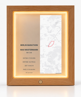 Beispielansicht: transparentes Textfeld, helle Streckenkarte. Ohne eingesetzte Medaille; Beispielroute.