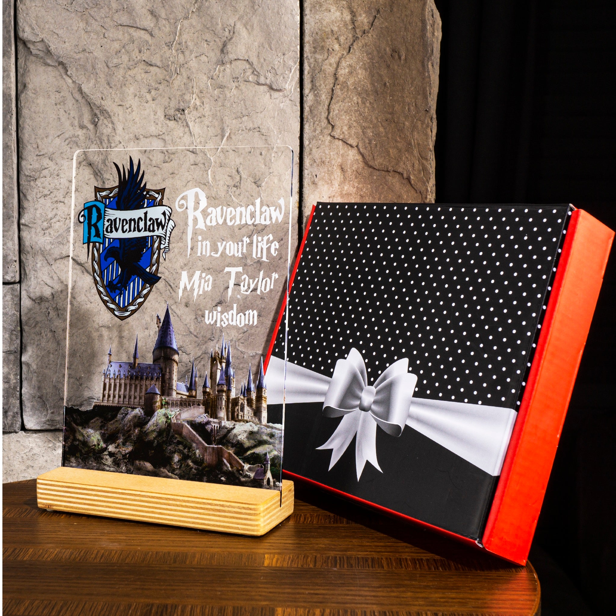 Personalisiertes Harry Potter Ravenclaw Hogwarts Geschenk mit UV-Druck Holzaufsteller & Geschenkbox