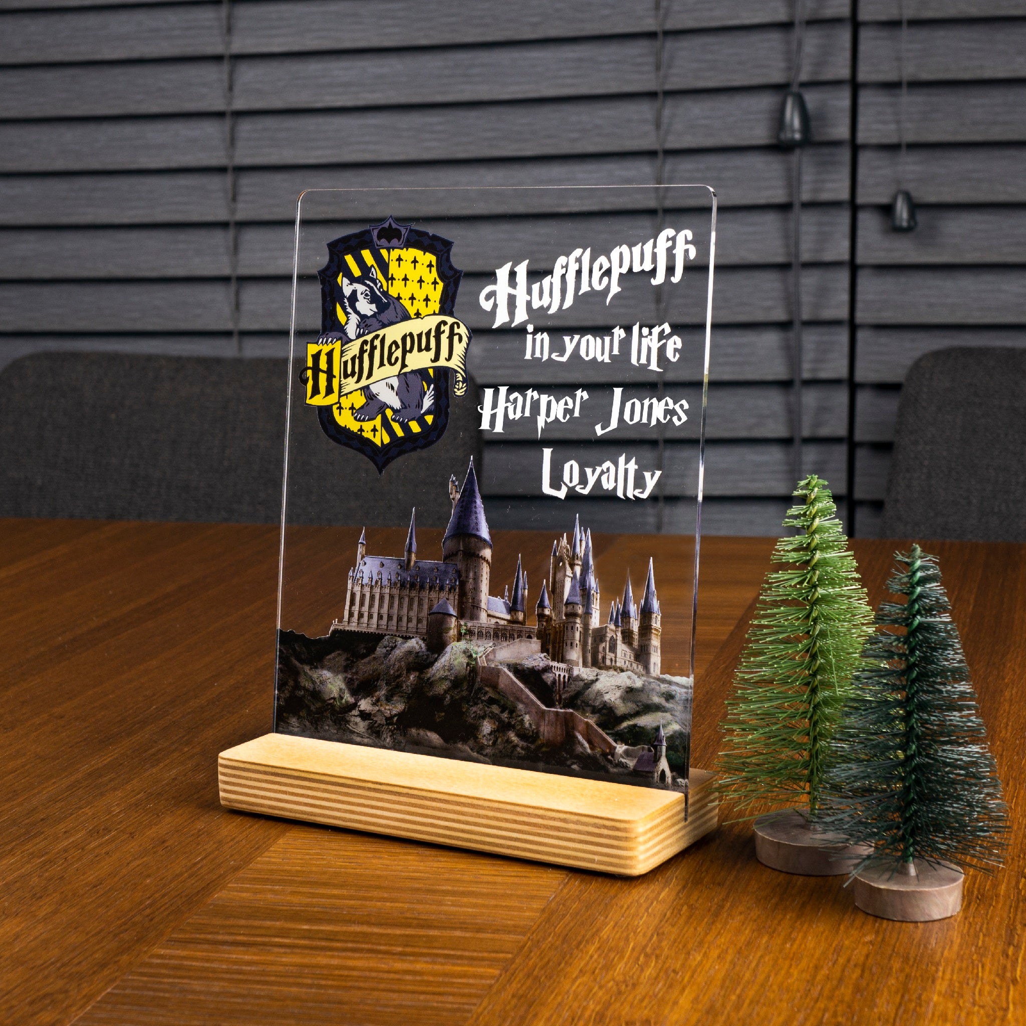 Harry Potter Hogwarts Hufflepuff Personalisierte Geschenk mit UV-Druck Holzaufsteller & Geschenkbox